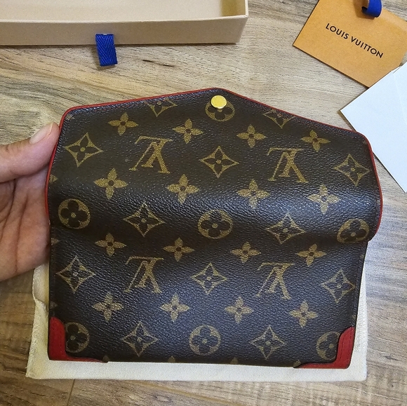 LOUIS VUITTON 2015 LV Monogram Sarah Retiro Wallet - Picture 14 of 17
